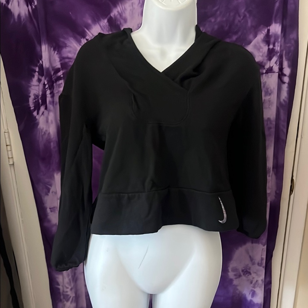 Nike Black Cropped Hooded Pullover size Medium (petite) black color